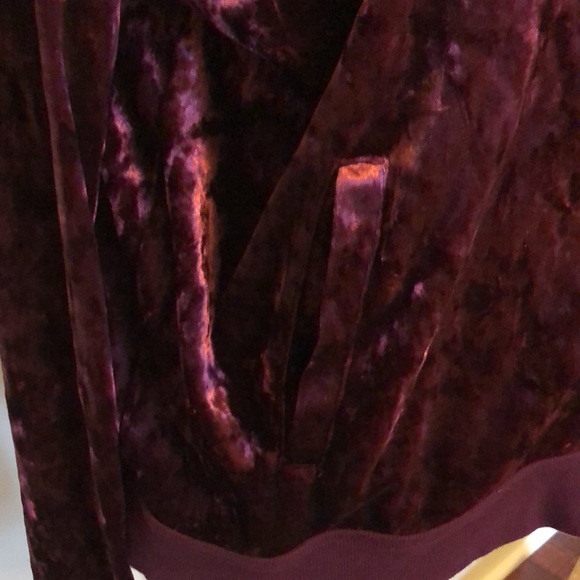 Betsy Johnson (L) Performance pull over. Pink crushed velvet, front pockets - Picture 4 of 8